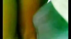 Cô ấy ở lại với một  ...