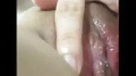 Một y tá trẻ thủ phi ...