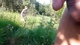Cô gái nhảy trên tay ...