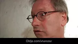 Các cô gái tóc vàng  ...