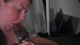 Phụ nữ tốt, da đen.  ...