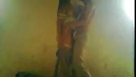 Một cô gái với một h ...