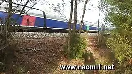 Các cô gái không mặc ...