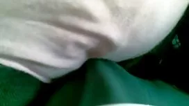 Găng tay đen trên gh ...