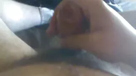 Ông ấy nghiêng người ...