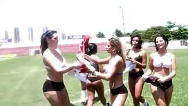 Đỏ phát triển một lỗ ...